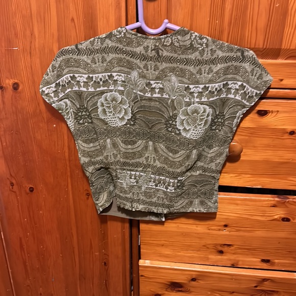 Guess SS Garcelle Top - Picture 2 of 3